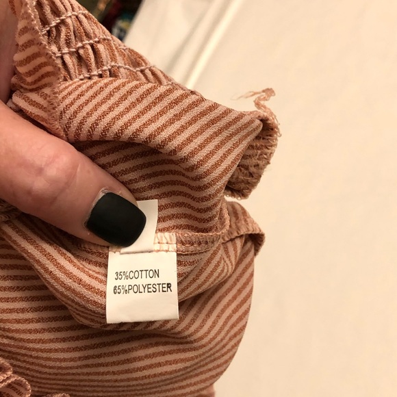 Stripped salmon top with flowing sleeves. - Picture 6 of 7